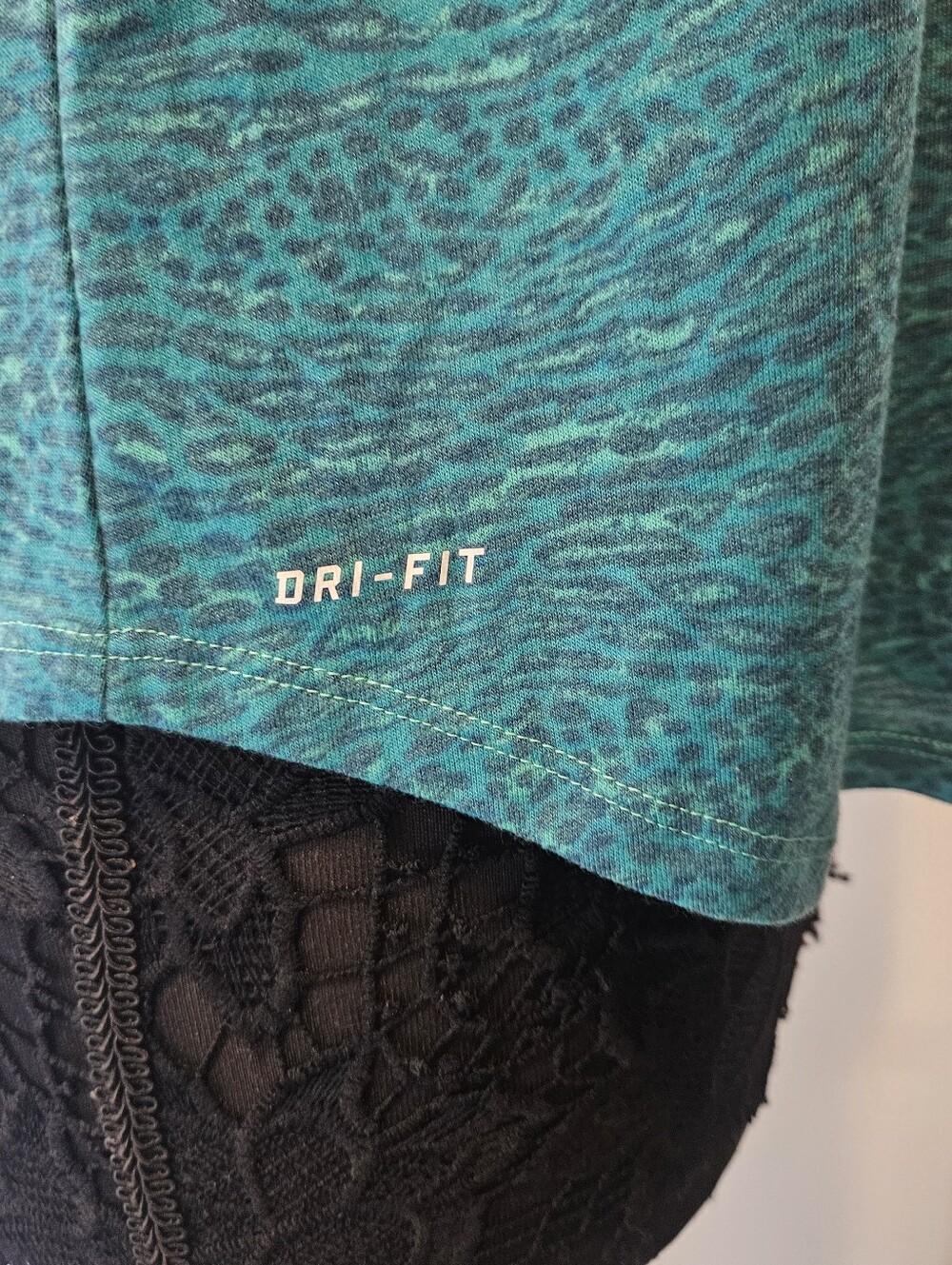 Nike Dri Fit Raceback Tank Top Womens XL Green Leopard Print Athletic Cut - Picture 6 of 9